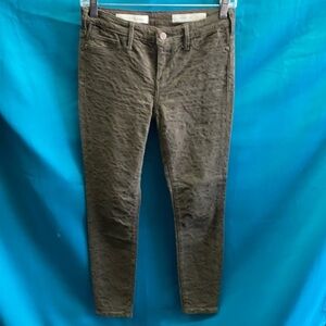 Pilcro & the letterpress Sz 26 green Serif skinny